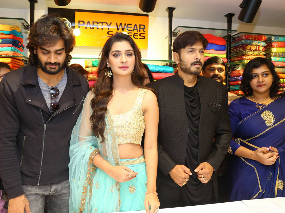 Bigg Boss Telugu 2 winner Kaushal launch KLM Shopping Mall launch  - Sakshi4