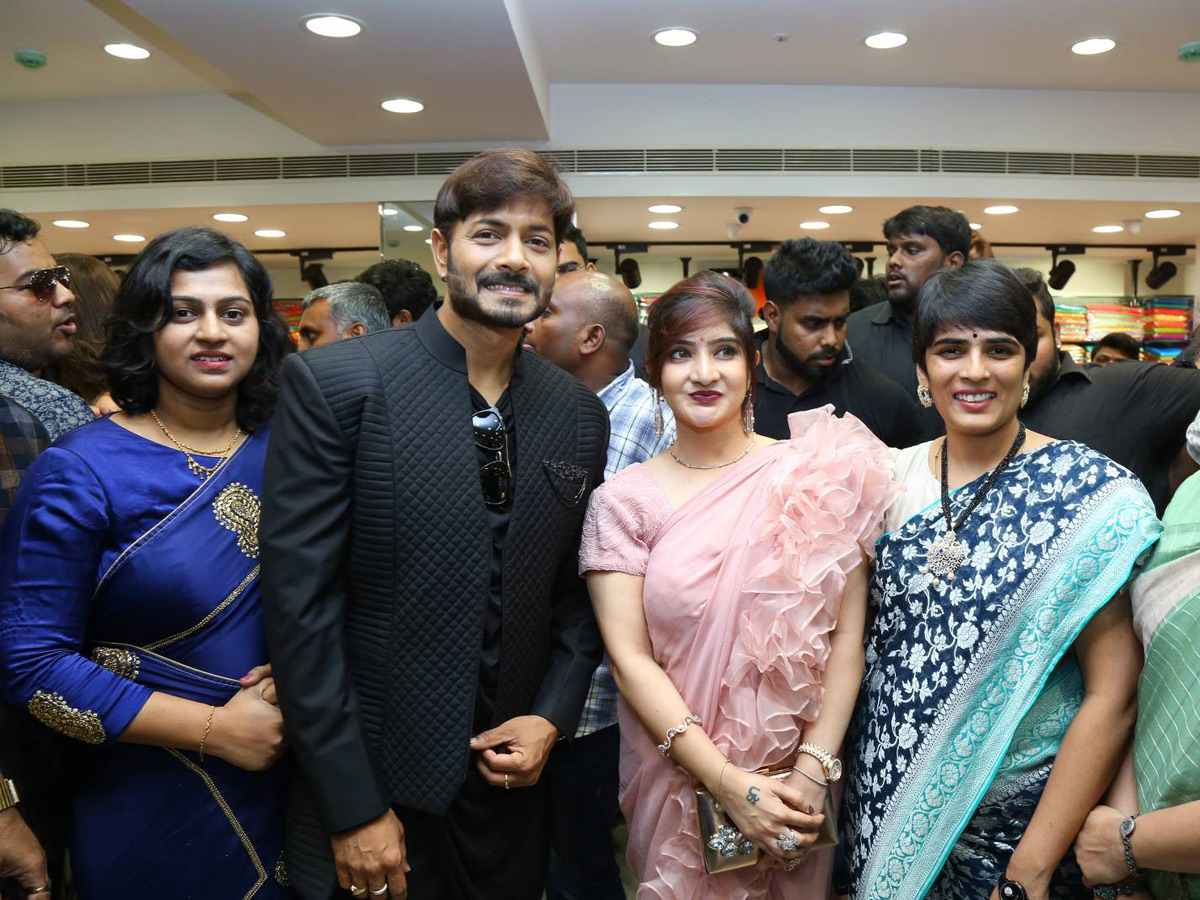 Bigg Boss Telugu 2 winner Kaushal launch KLM Shopping Mall launch  - Sakshi9