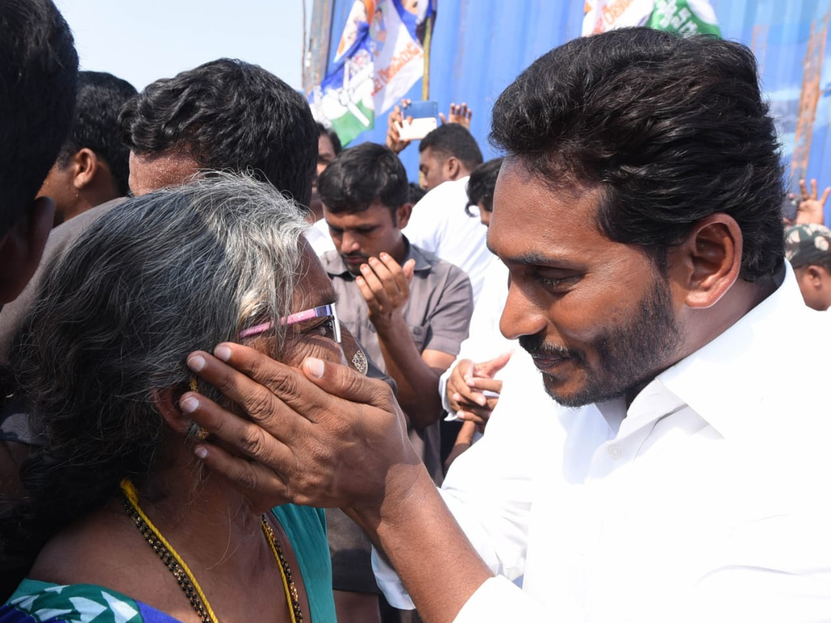 YS jagan padayatra photo gallery - Sakshi10