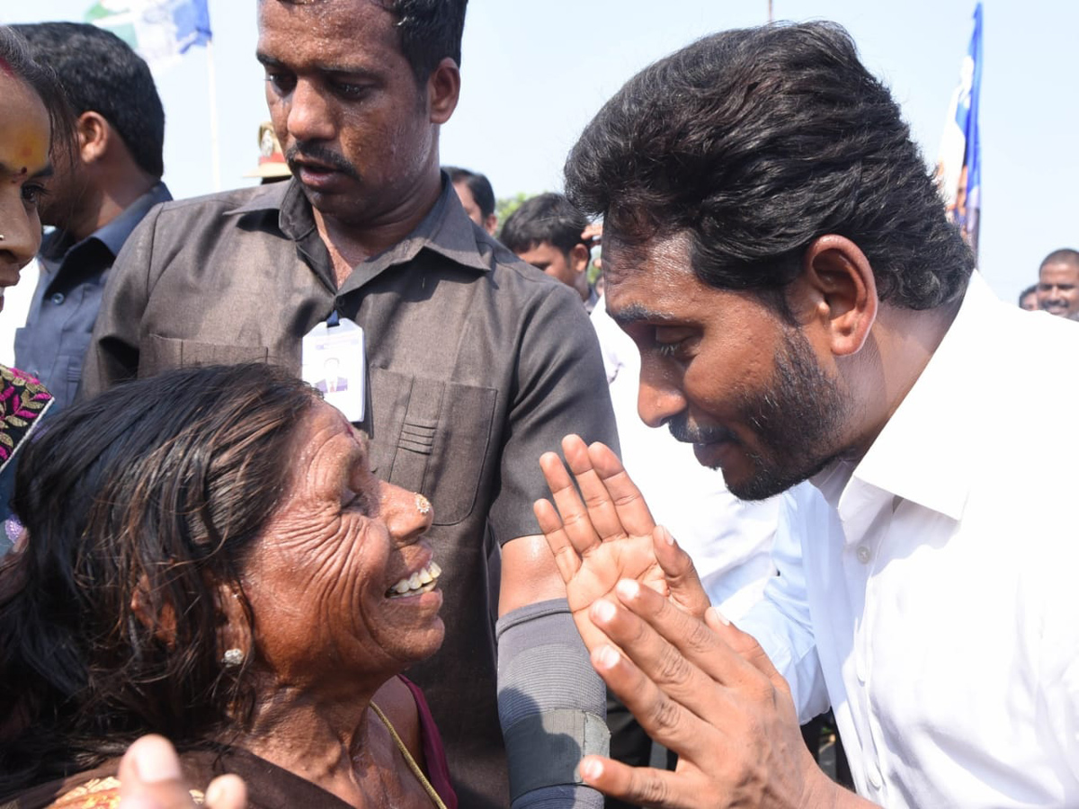 YS jagan padayatra photo gallery - Sakshi12