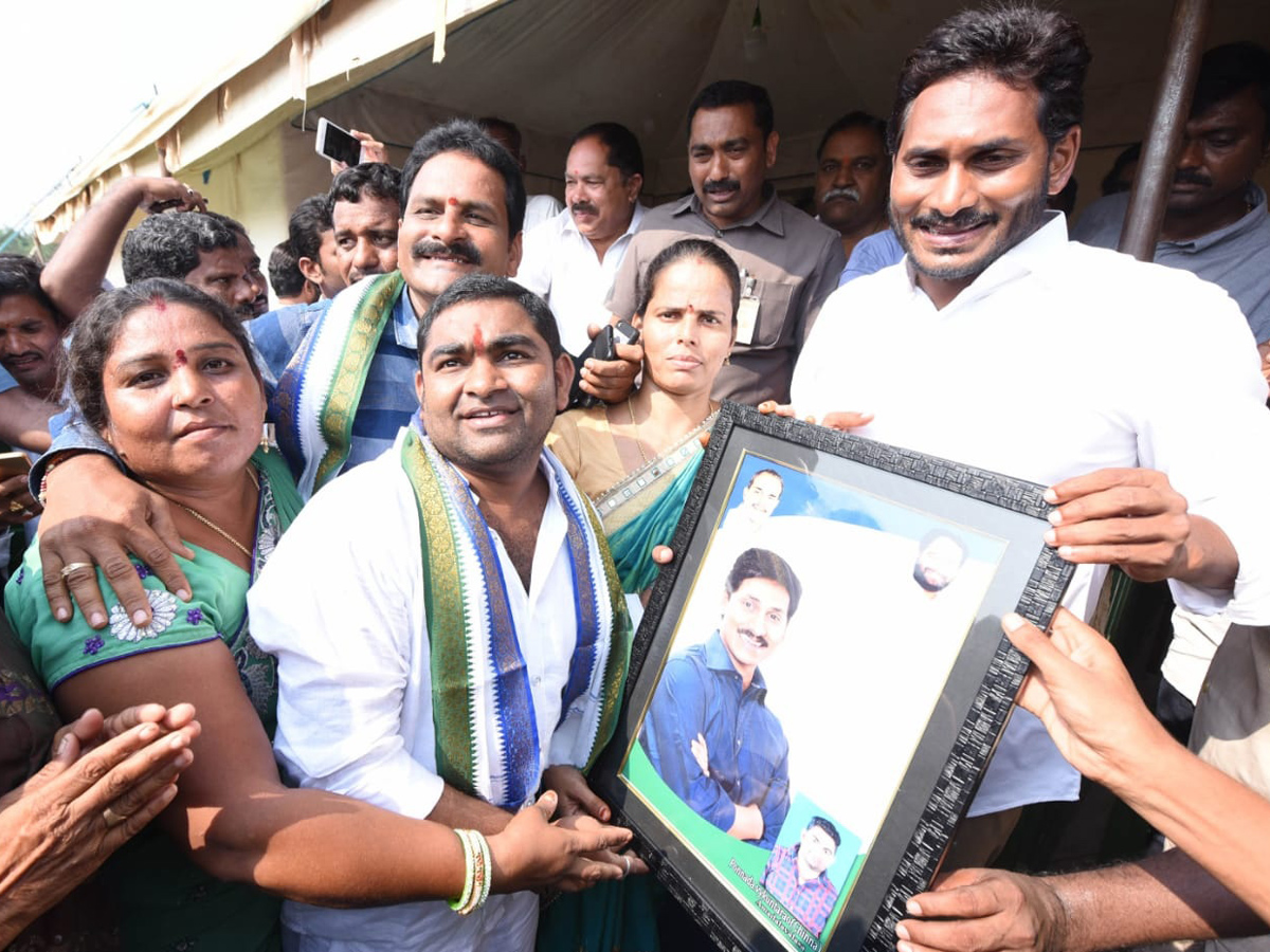 YS jagan padayatra photo gallery - Sakshi8