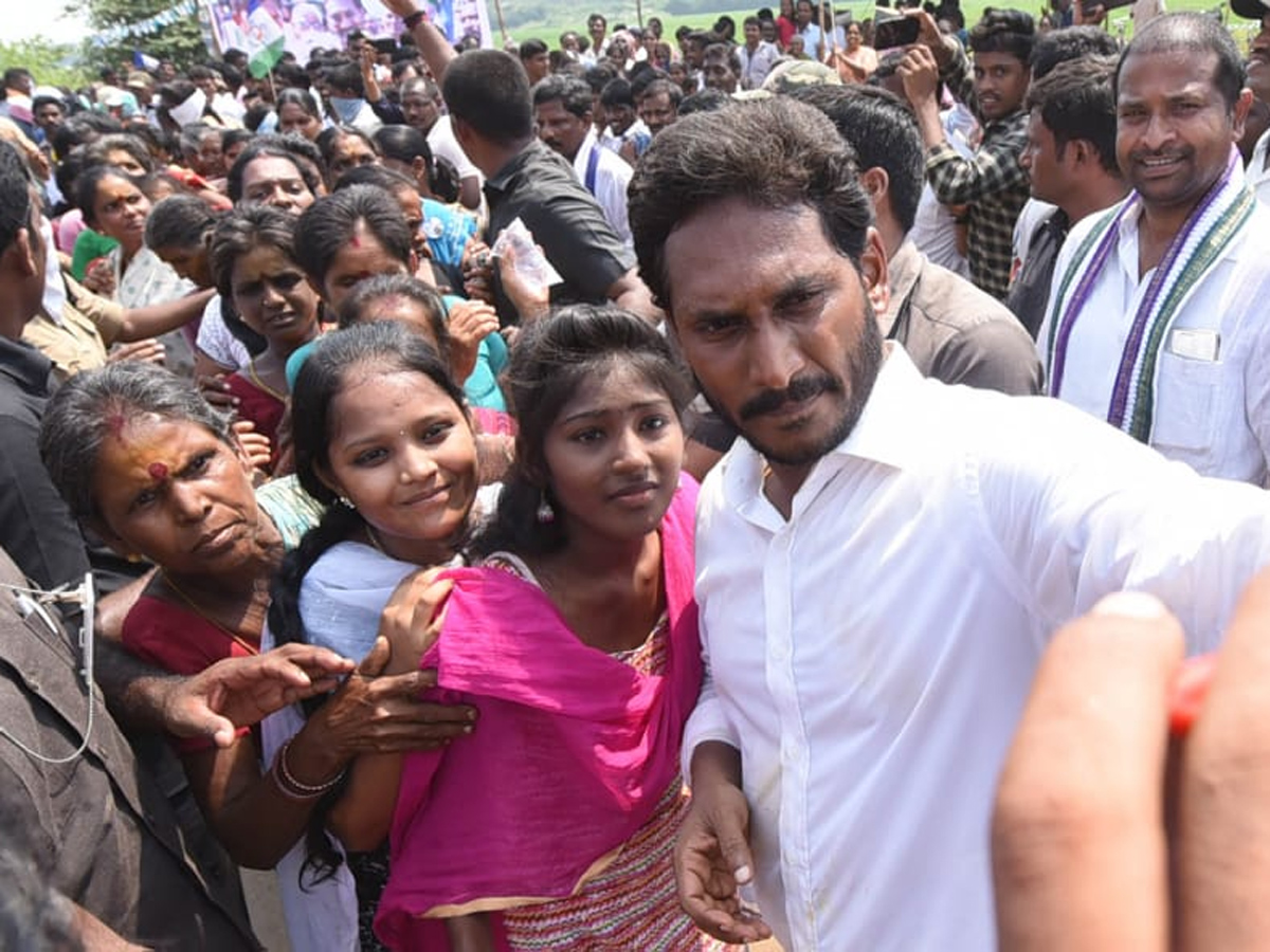 YS jagan padayatra photo gallery - Sakshi18