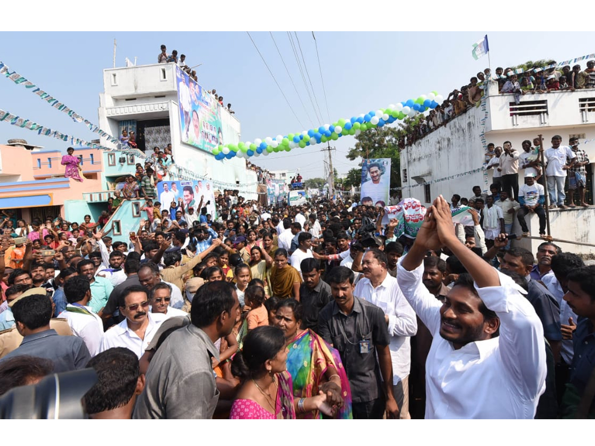 YS Jagan PrajaSankalpaYatra Day 280th Photo Gallery - Sakshi1