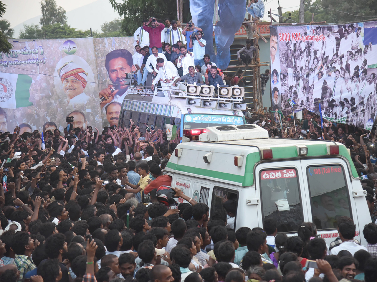 YS jagan padayatra at Vizianagaram photo gallery - Sakshi9