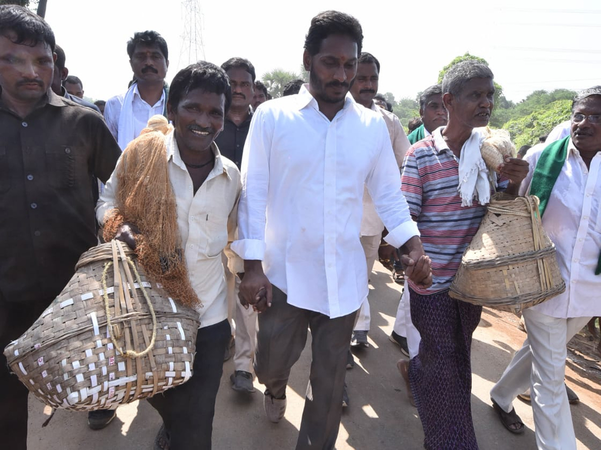 YS Jagan PrajaSankalpaYatra Day 281 Photo Gallery - Sakshi11