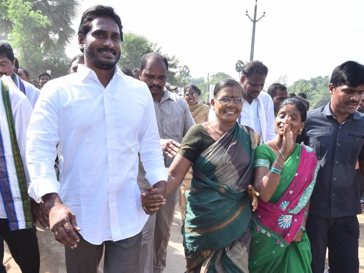 YS Jagan PrajaSankalpaYatra Day 281 Photo Gallery - Sakshi16