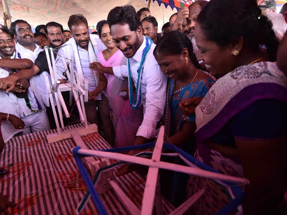 YS Jagan PrajaSankalpaYatra Day 281 Photo Gallery - Sakshi5