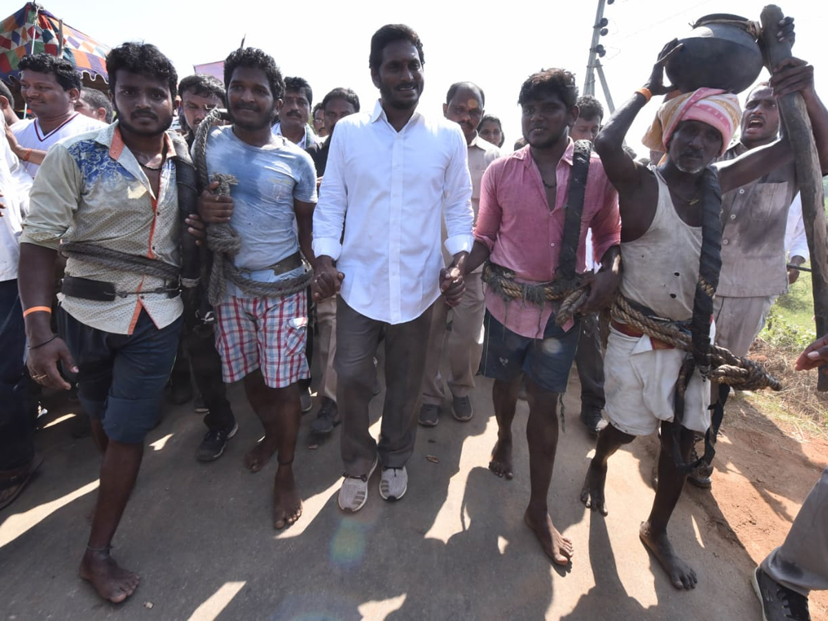 YS Jagan PrajaSankalpaYatra Day 281 Photo Gallery - Sakshi6