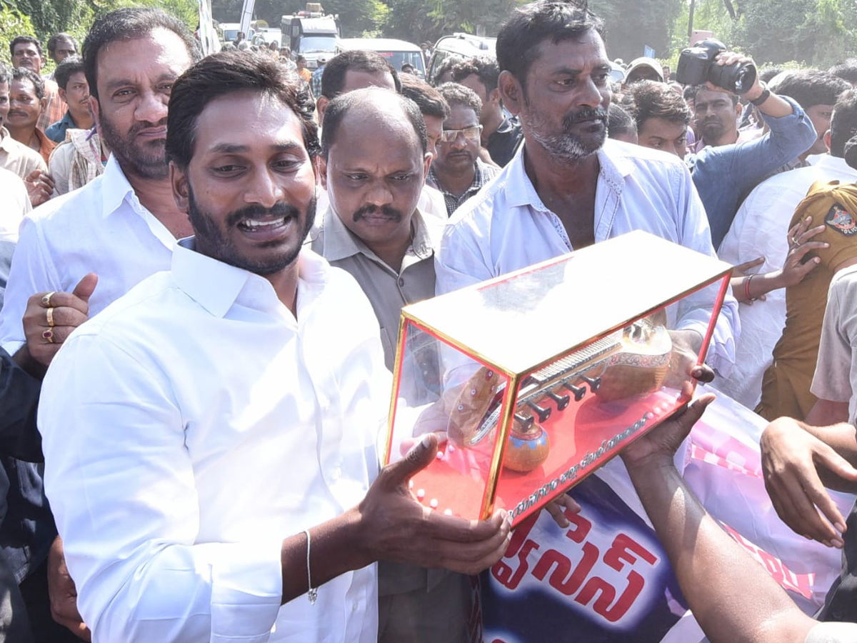 YS Jagan PrajaSankalpaYatra Day 281 Photo Gallery - Sakshi7