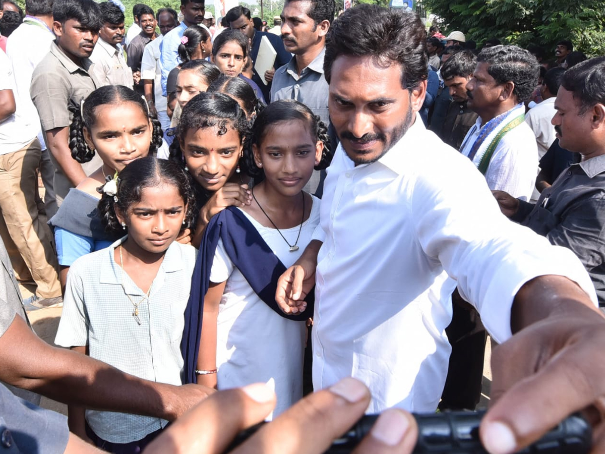 YS Jagan PrajaSankalpaYatra Day 281 Photo Gallery - Sakshi8