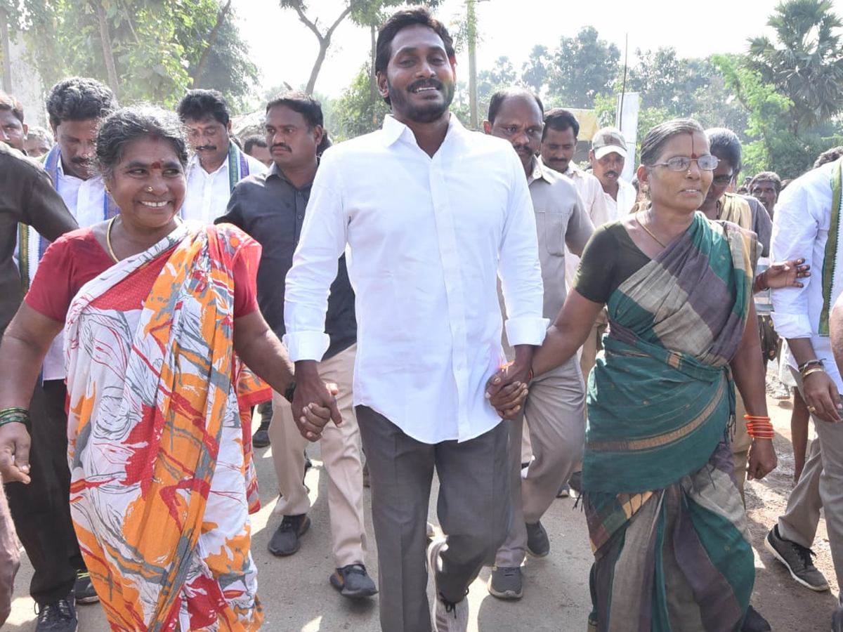 YS Jagan PrajaSankalpaYatra Day 281 Photo Gallery - Sakshi9