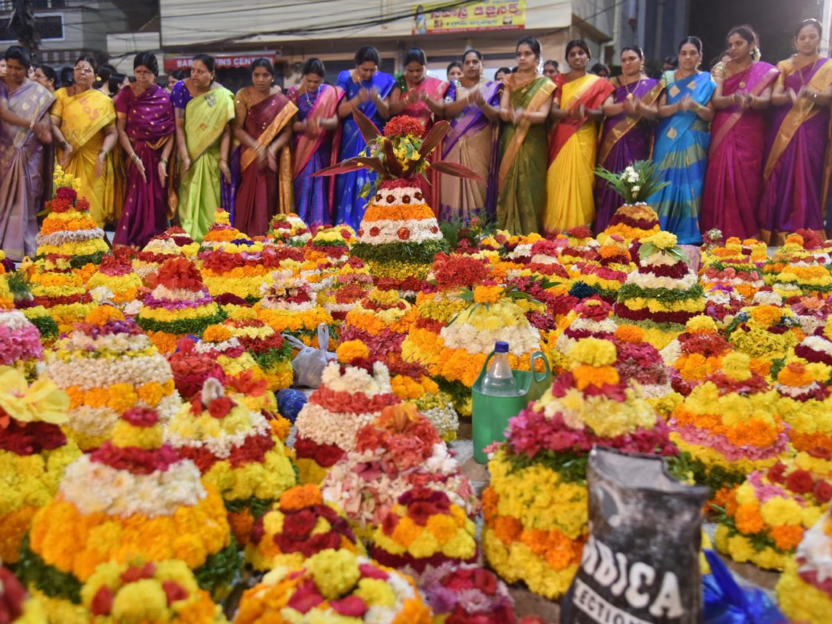 Bathukamma Festival Celebrations In Kukatpally Photo Gallery - Sakshi1