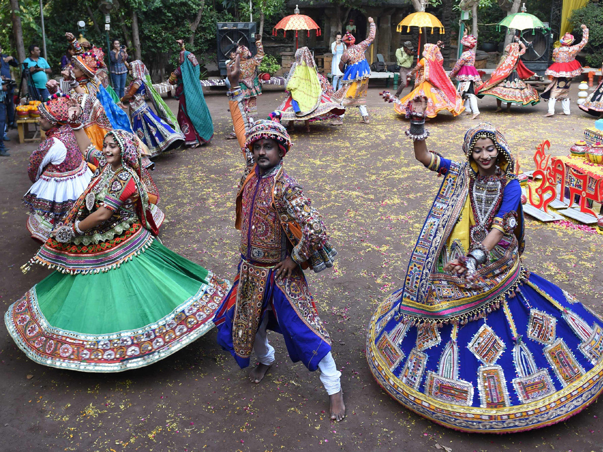 Navaratri 2018: People Gear Up to Celebrate Durga Puja Festival - Sakshi4