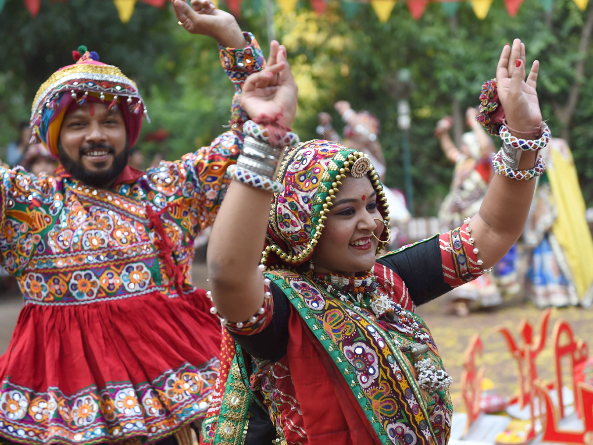 Navaratri 2018: People Gear Up to Celebrate Durga Puja Festival - Sakshi5