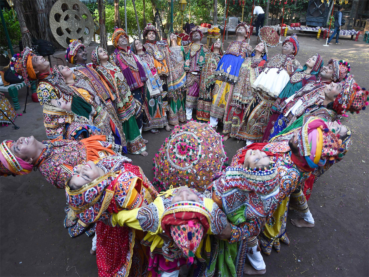 Navaratri 2018: People Gear Up to Celebrate Durga Puja Festival - Sakshi7