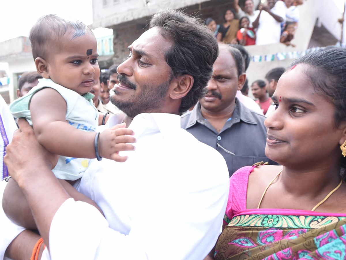 YS Jagan PrajaSankalpaYatra Day 282 Photo Gallery - Sakshi2