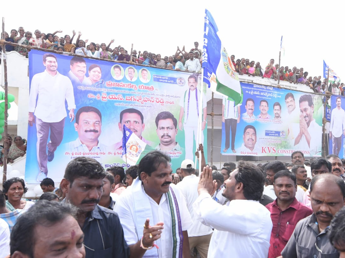 YS Jagan PrajaSankalpaYatra Day 282 Photo Gallery - Sakshi12