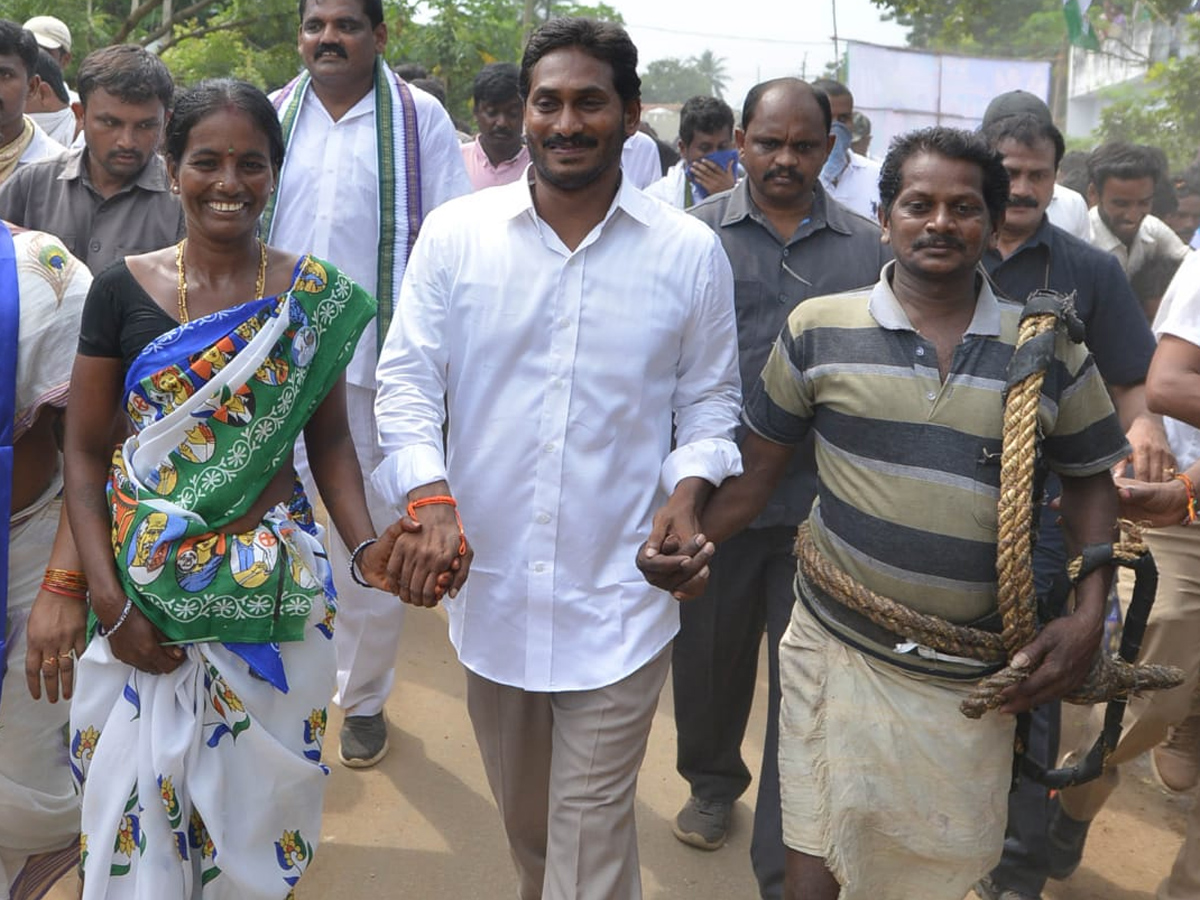 YS Jagan PrajaSankalpaYatra Day 282 Photo Gallery - Sakshi15