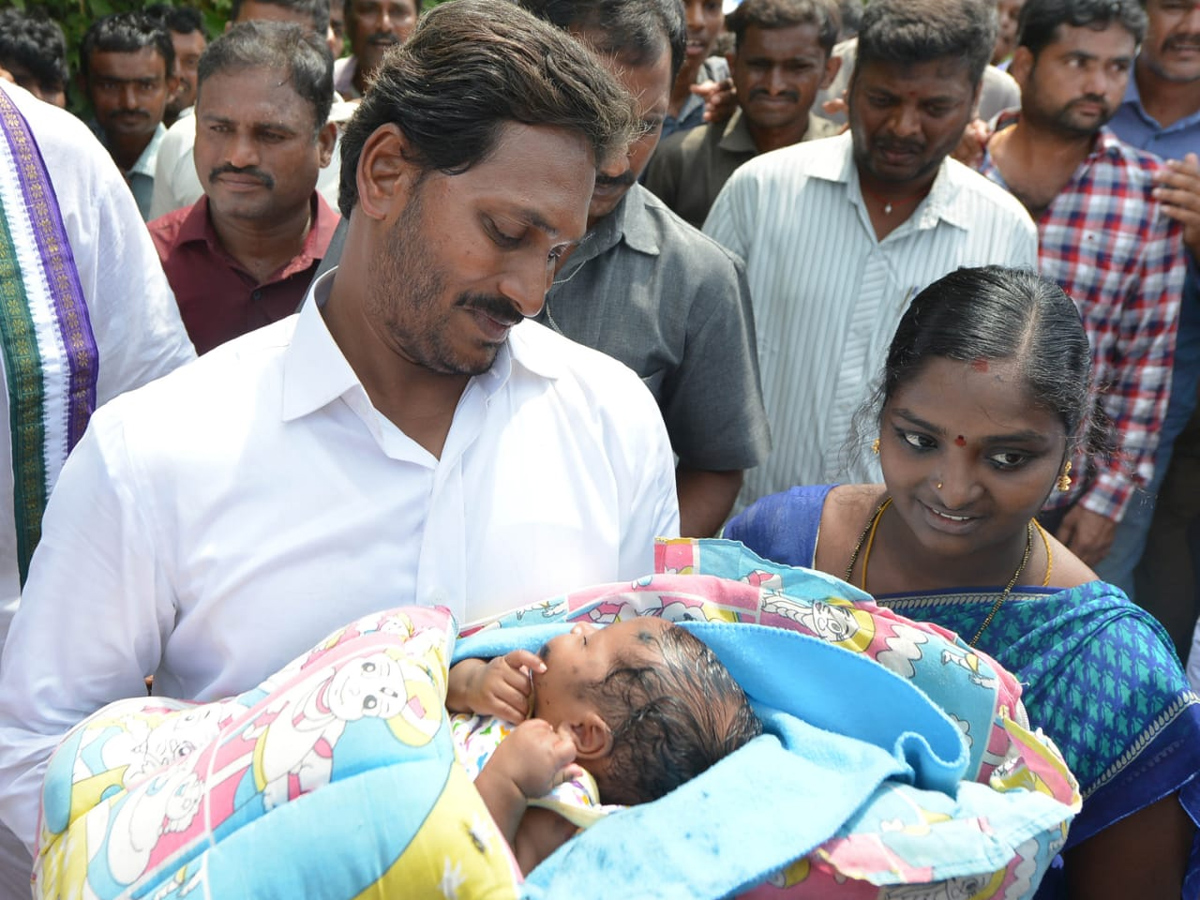 YS Jagan PrajaSankalpaYatra Day 282 Photo Gallery - Sakshi16