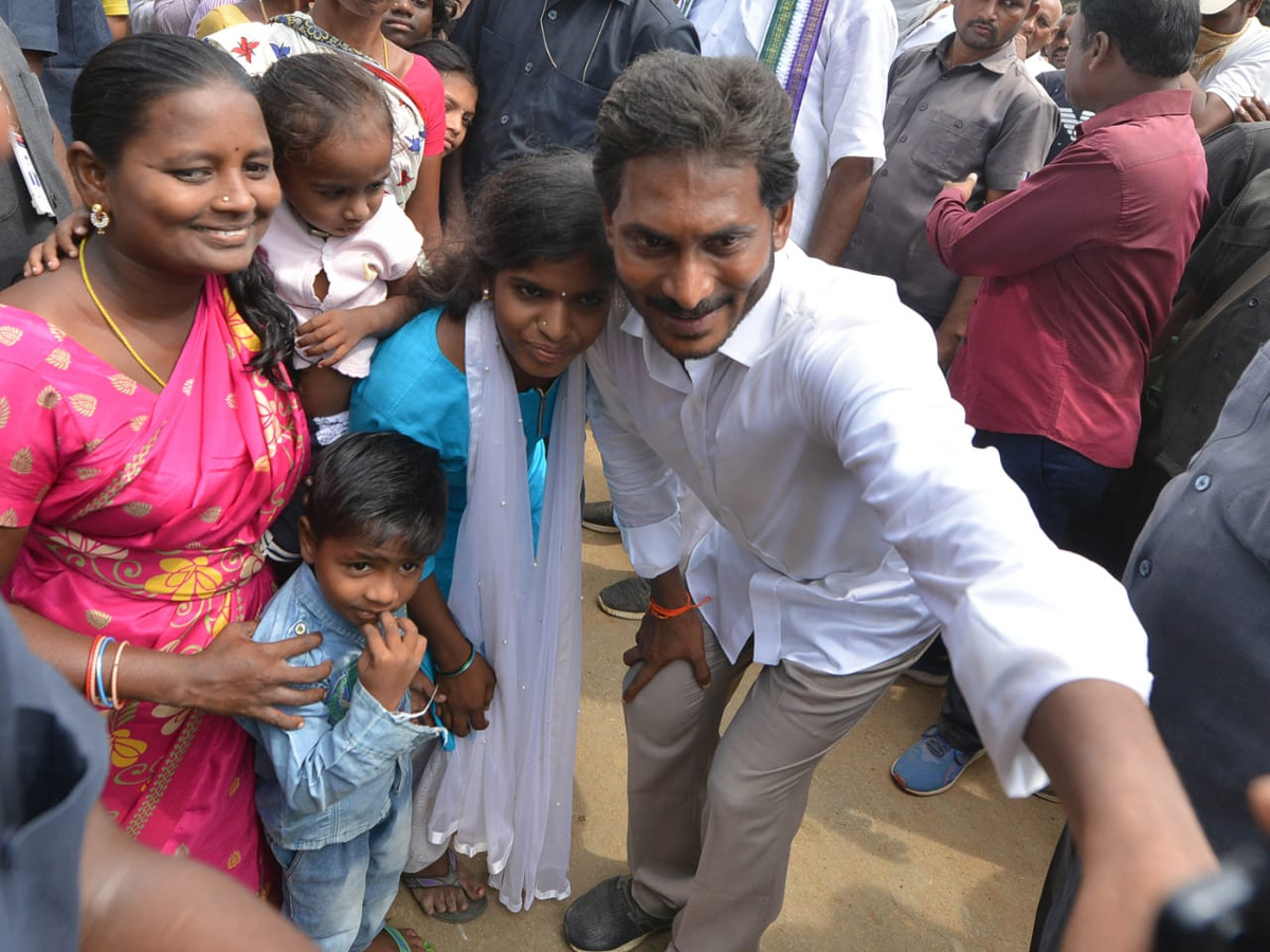 YS Jagan PrajaSankalpaYatra Day 282 Photo Gallery - Sakshi18