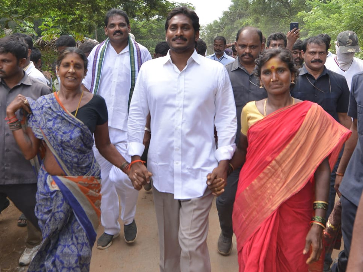 YS Jagan PrajaSankalpaYatra Day 282 Photo Gallery - Sakshi19