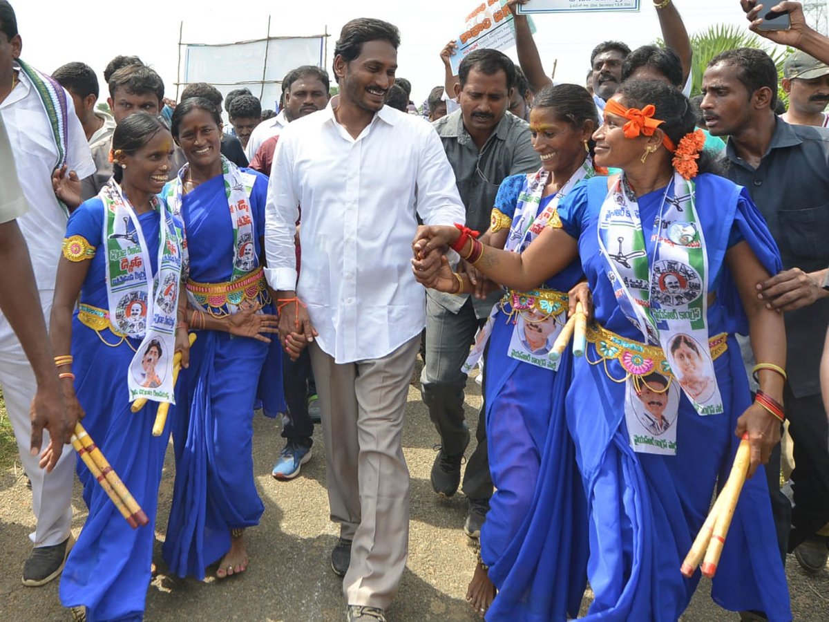 YS Jagan PrajaSankalpaYatra Day 282 Photo Gallery - Sakshi23