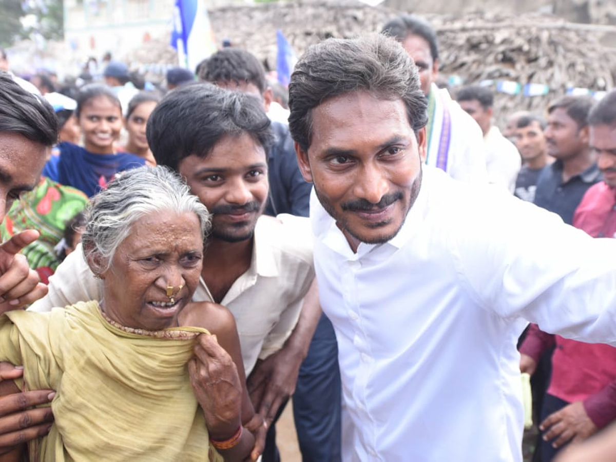 YS Jagan PrajaSankalpaYatra Day 282 Photo Gallery - Sakshi5