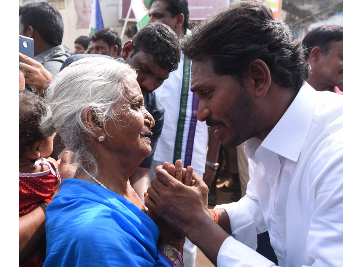 YS Jagan PrajaSankalpaYatra Day 282 Photo Gallery - Sakshi10