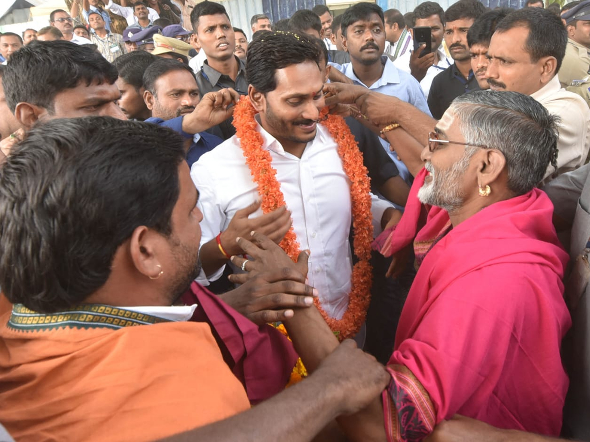 YS Jagan PrajaSankalpaYatra Day 295th Photo Gallery - Sakshi10