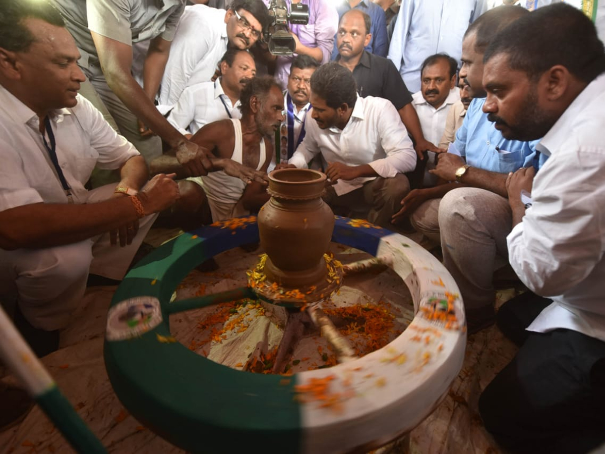 YS Jagan PrajaSankalpaYatra Day 295th Photo Gallery - Sakshi14