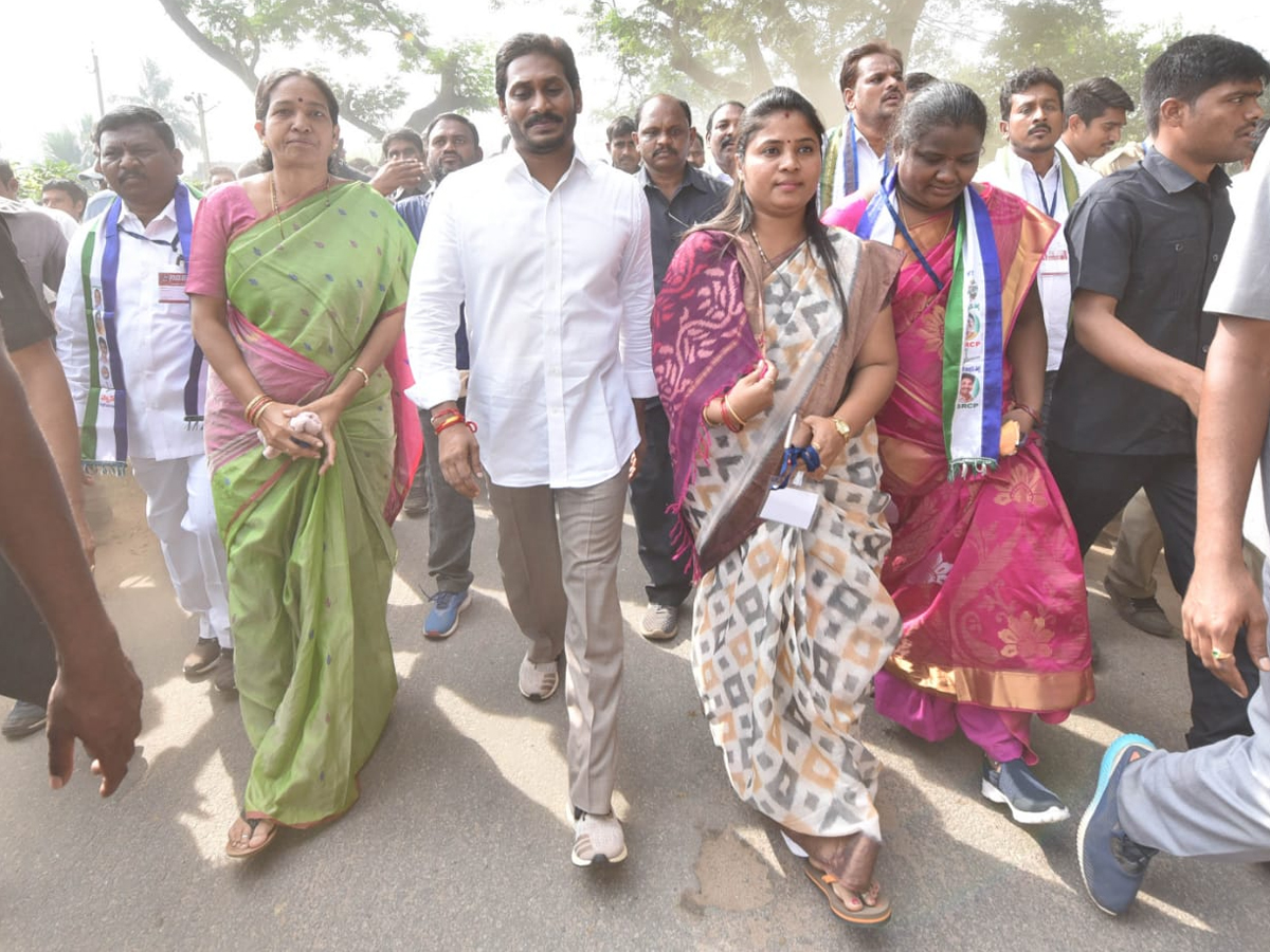 YS Jagan PrajaSankalpaYatra Day 295th Photo Gallery - Sakshi18