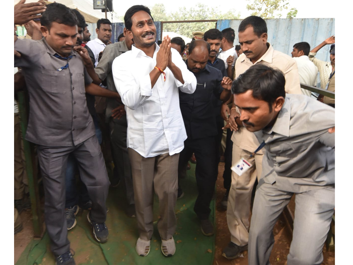 YS Jagan PrajaSankalpaYatra Day 295th Photo Gallery - Sakshi4