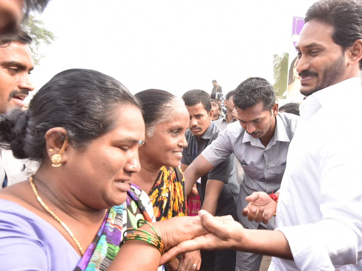 YS Jagan PrajaSankalpaYatra Day 295th Photo Gallery - Sakshi9