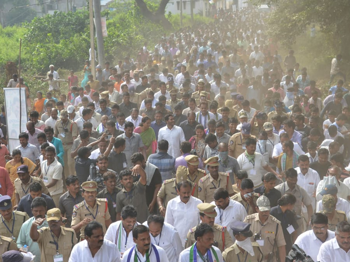 YS Jagan PrajaSankalpaYatra Day 295th Photo Gallery - Sakshi30