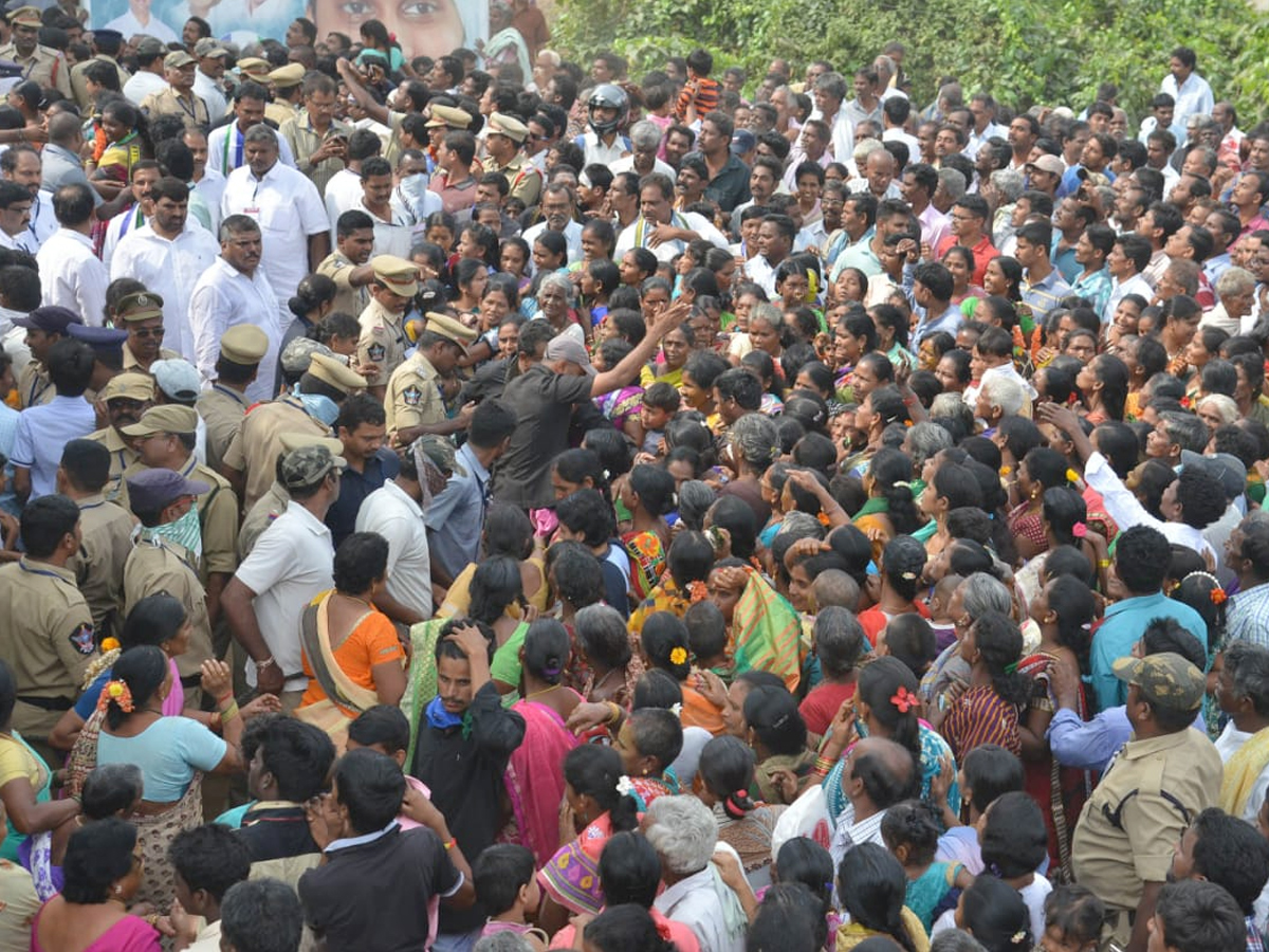 YS Jagan PrajaSankalpaYatra Day 295th Photo Gallery - Sakshi40