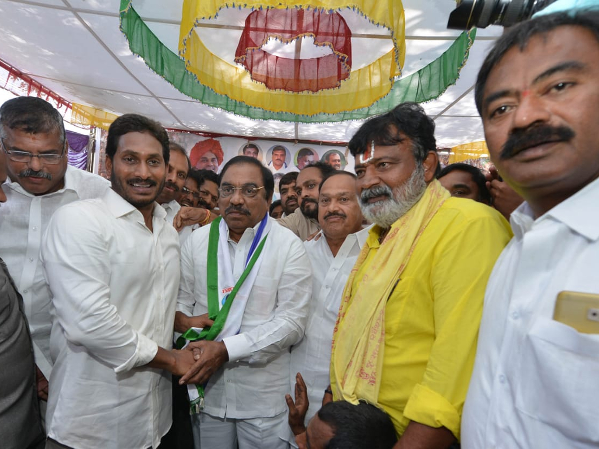 YS Jagan PrajaSankalpaYatra Day 296th Photo Gallery - Sakshi11