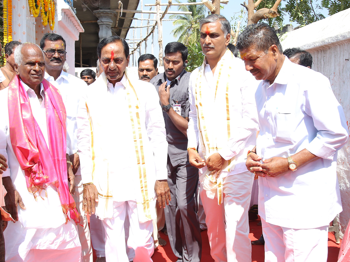 KCR And Harish Rao File Nomination Papers Photo Gallery - Sakshi14