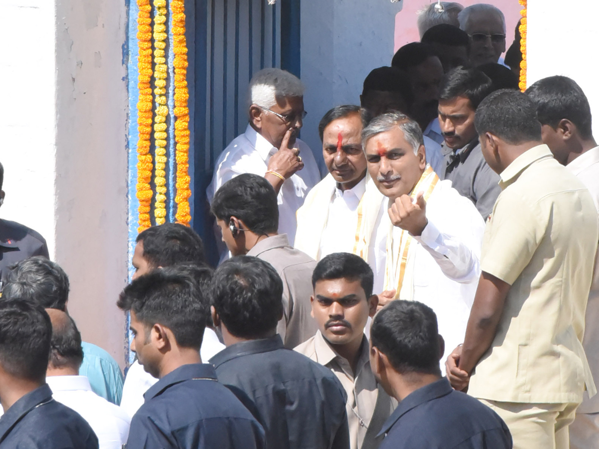 KCR And Harish Rao File Nomination Papers Photo Gallery - Sakshi16