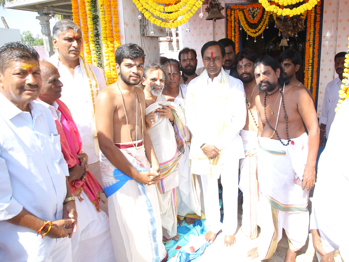 KCR And Harish Rao File Nomination Papers Photo Gallery - Sakshi2