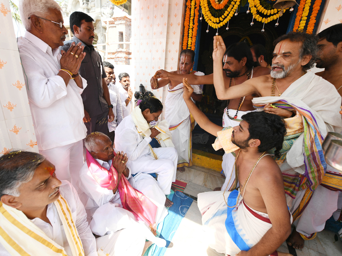 KCR And Harish Rao File Nomination Papers Photo Gallery - Sakshi5