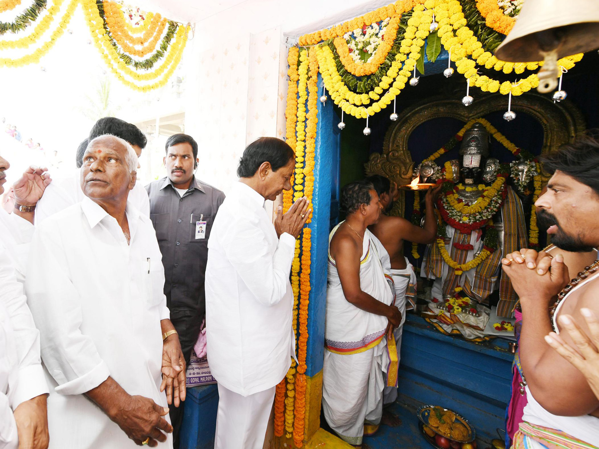 KCR And Harish Rao File Nomination Papers Photo Gallery - Sakshi8