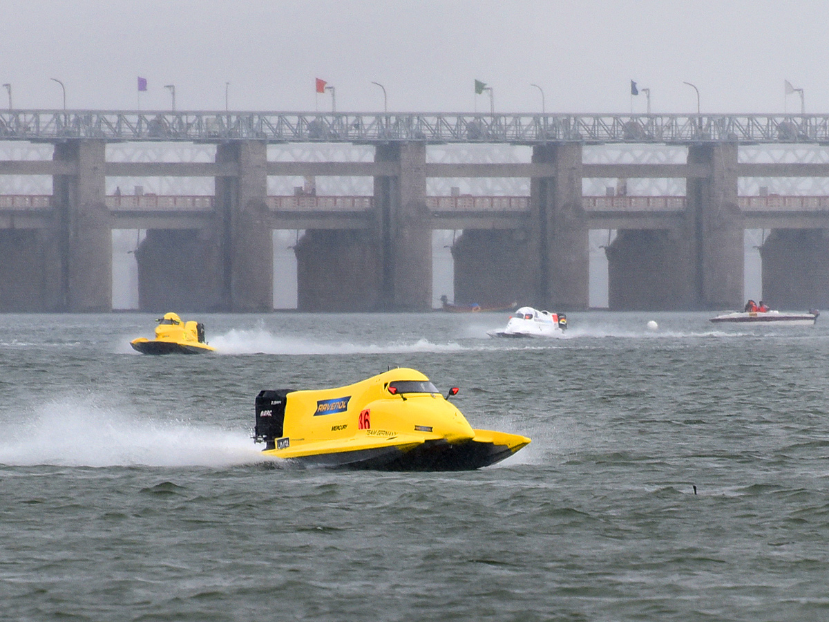 F1H2O Power Boat Race at Vijayawada Photo Gallery - Sakshi9
