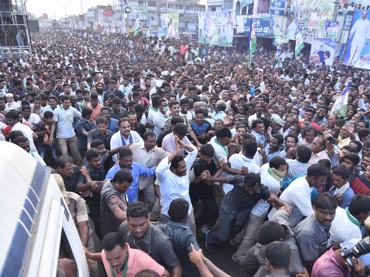 YS jagan padayatra at Vizianagaram photo gallery - Sakshi11