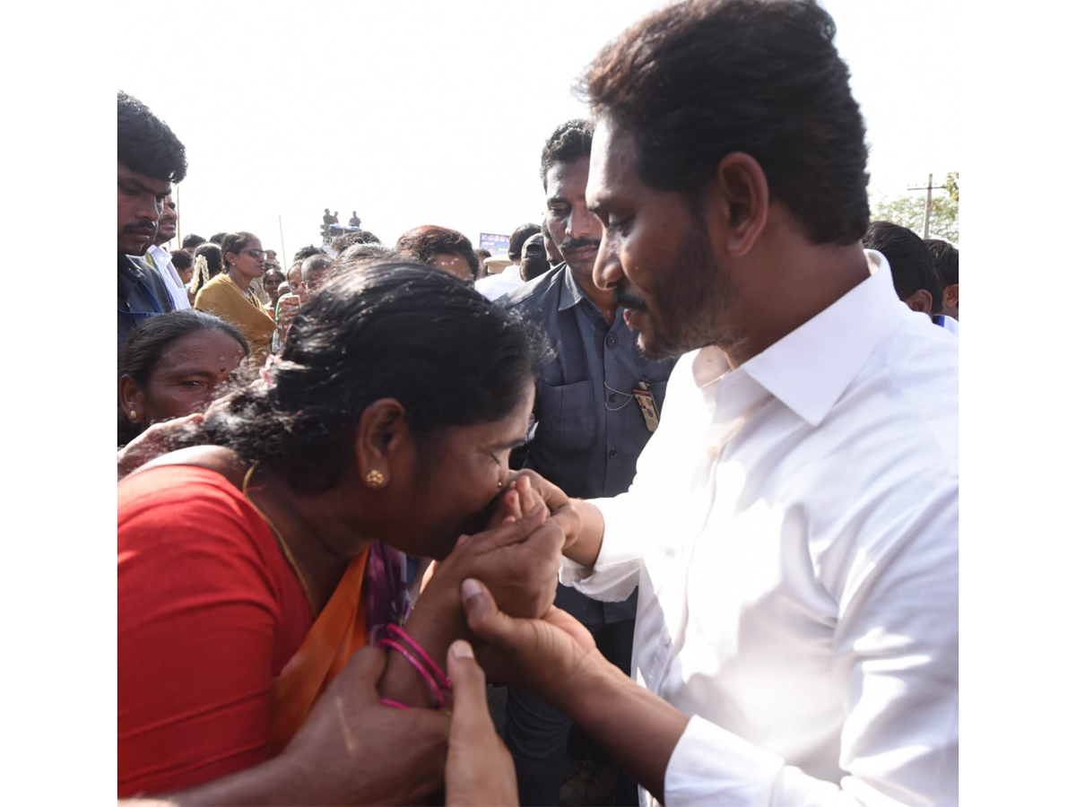 YS Jagan PrajaSankalpaYatra Day 300th Photo Gallery - Sakshi11