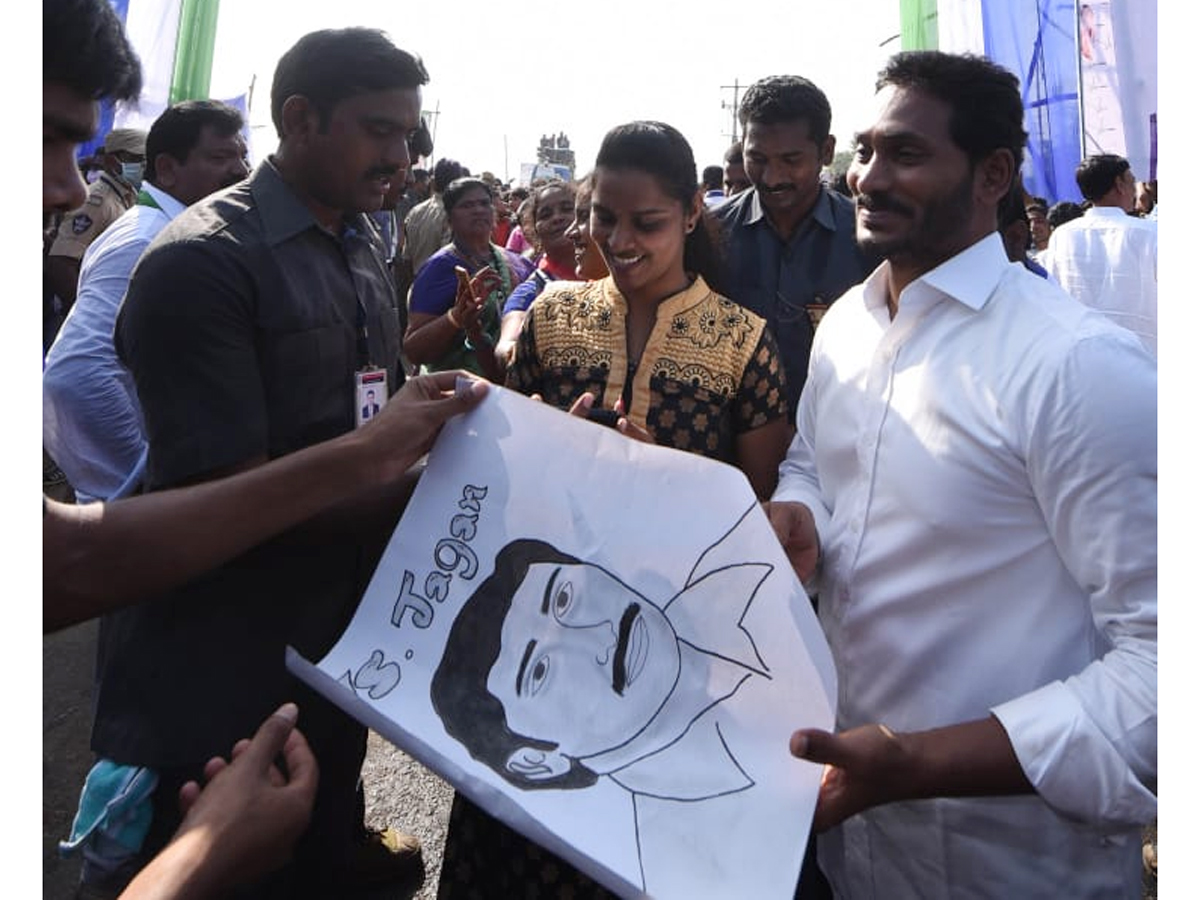 YS Jagan PrajaSankalpaYatra Day 300th Photo Gallery - Sakshi4