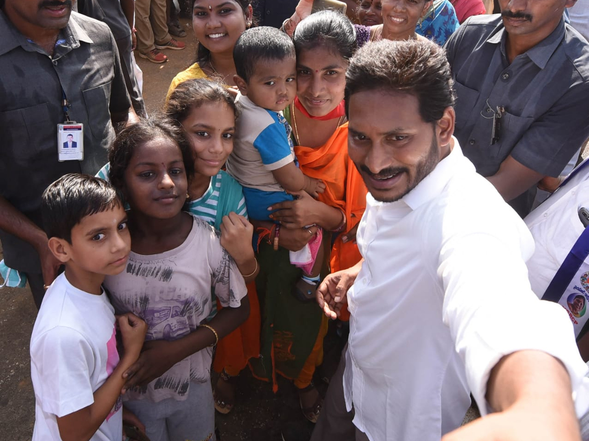 YS Jagan PrajaSankalpaYatra Day 300th Photo Gallery - Sakshi5