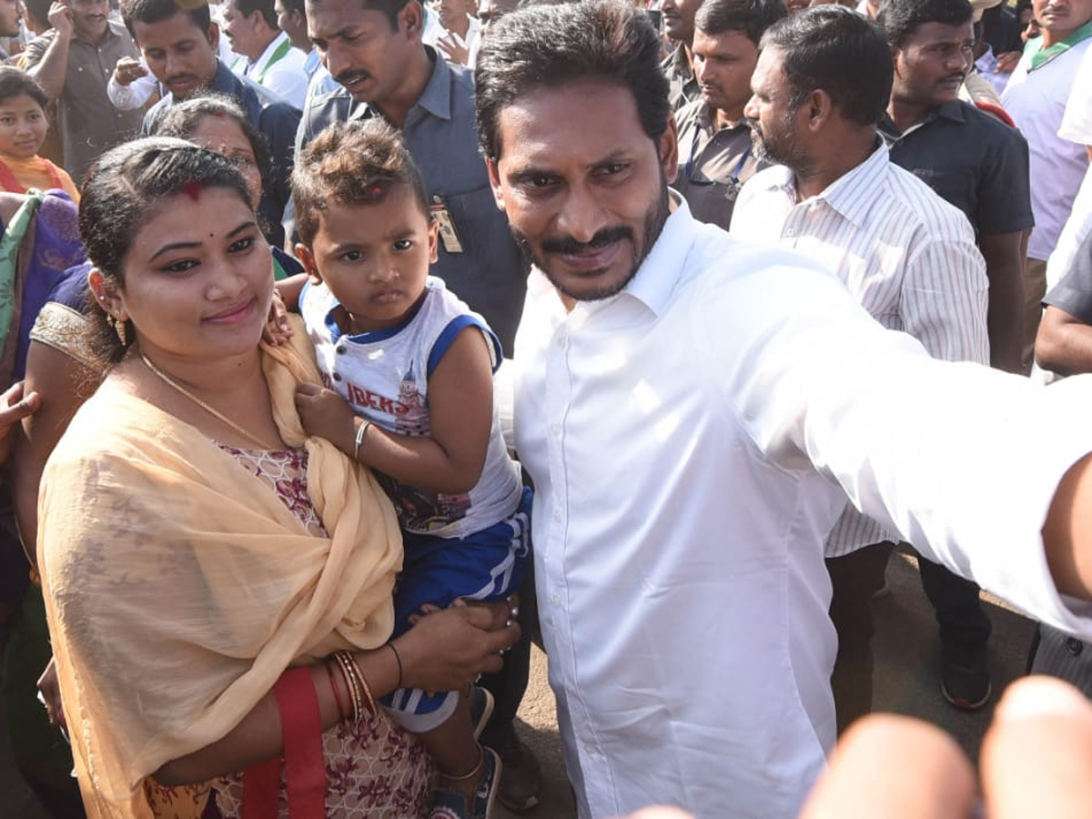 YS Jagan PrajaSankalpaYatra Day 300th Photo Gallery - Sakshi9