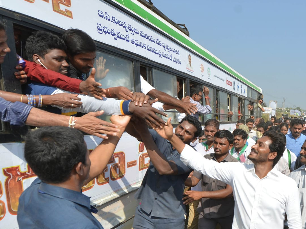 YS Jagan PrajaSankalpaYatra Day 300th Photo Gallery - Sakshi16