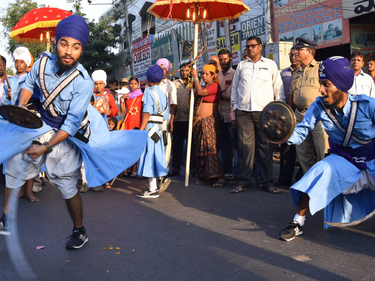 Birth anniversary of Guru Nanak Photo Gallery - Sakshi19