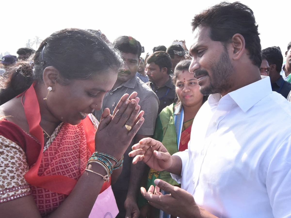 YS Jagan PrajaSankalpaYatra Day 301th Photo Gallery - Sakshi10